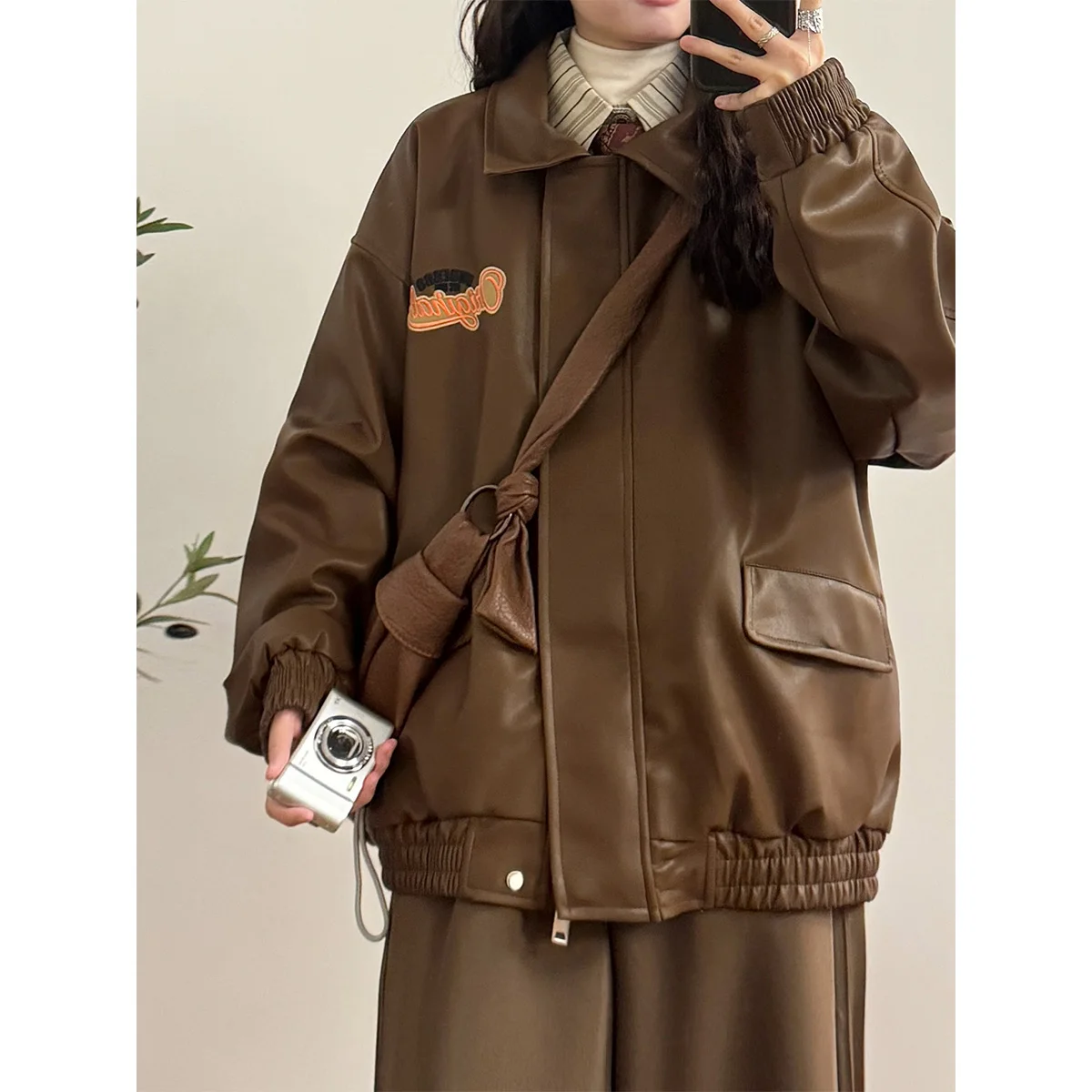 UATONLINE2025 春秋 アメリカンレトロ 刺繍入りレターPUレザー ジャケット レディース ルーズフィット ストリート スリーブロング ジージー...