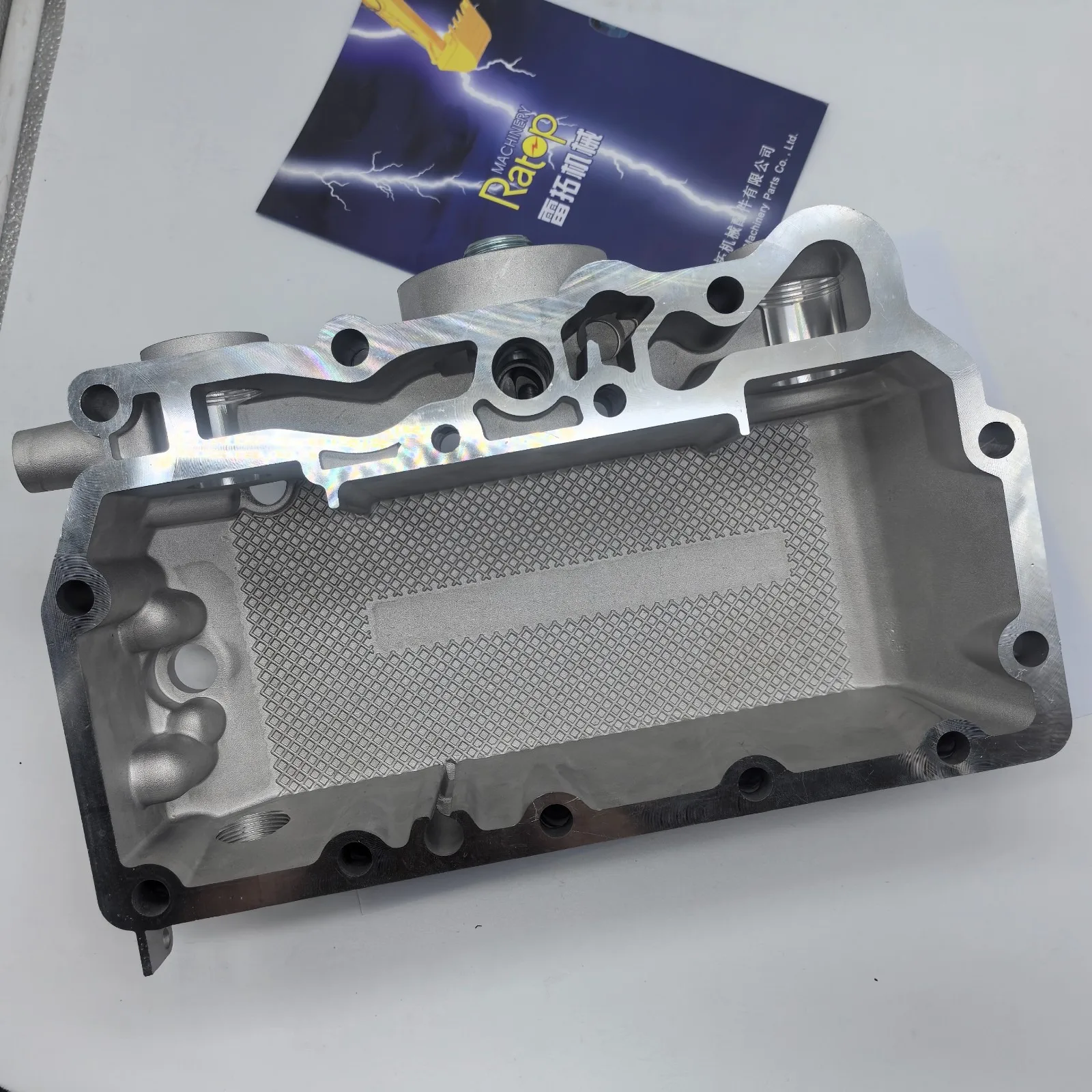 

Oil Cooler Cover 21590865 for Volvo D7D EC240B D7E EC240 Engine Cover