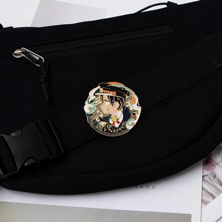 بروش محيطي للرسوم المتحركة "Earth Bound Boy"، شارة معدنية على طراز مروحة Hanako Jun Ningning، ملحقات متعددة الاستخدامات على طراز المدرسة