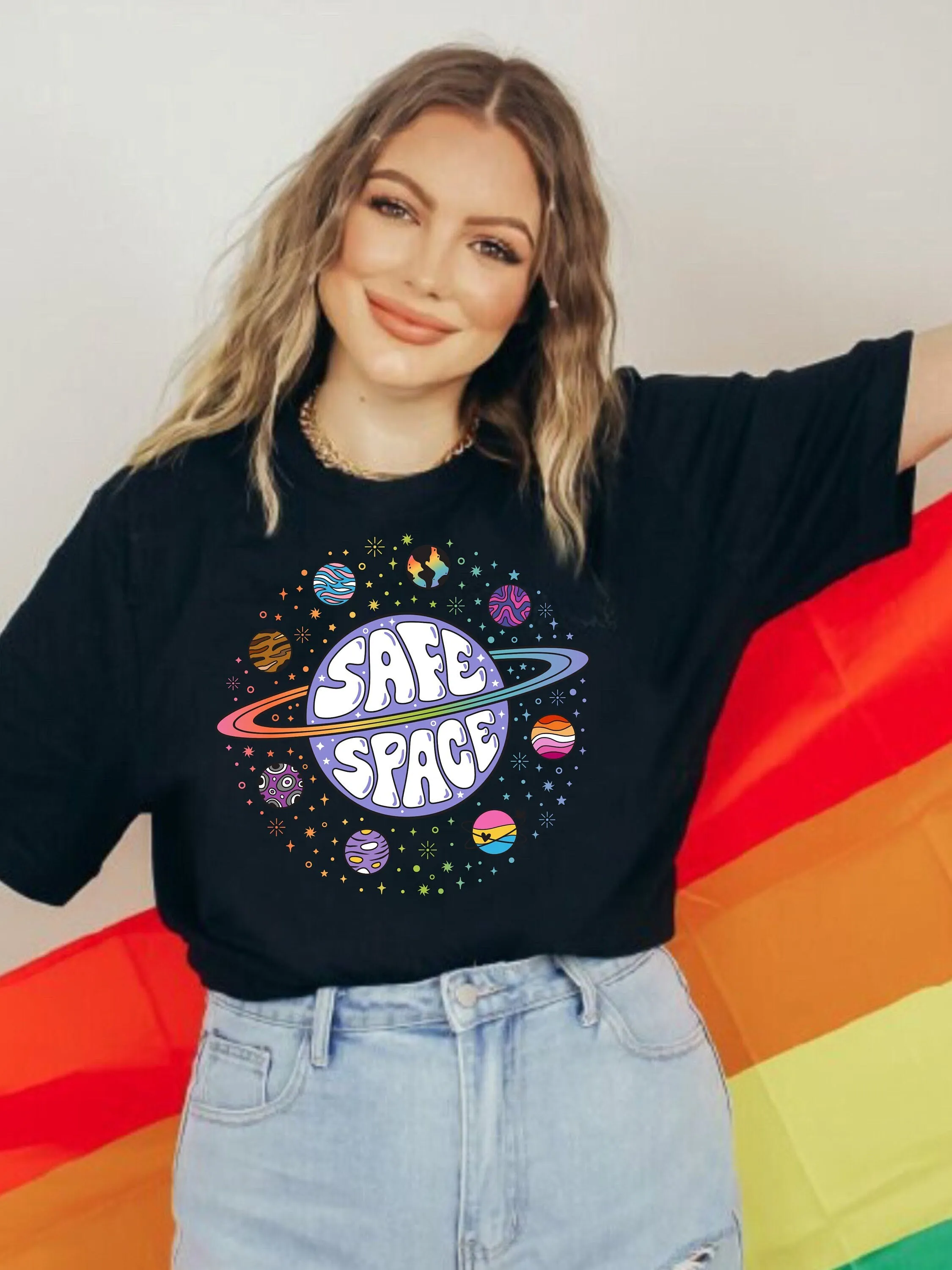 Camiseta Lgbtq de espacio seguro, ropa con estampado del mes del orgullo, ropa inclusiva, colores cómodos, el amor es el arcoíris