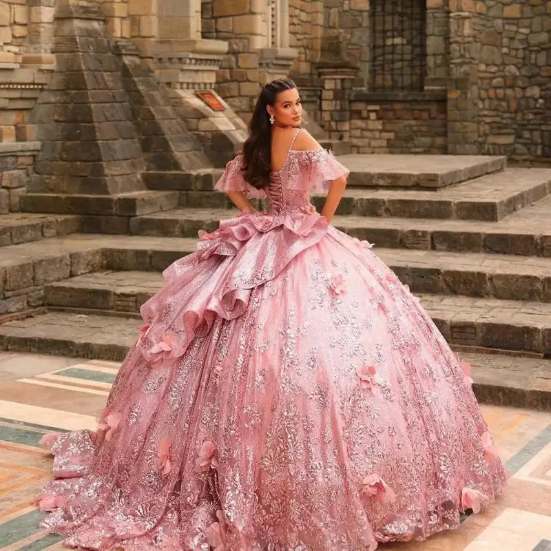 فستان Quinceanera مثير بحزام سباغيتي مزين بحزام سباغيتي 2025 فستان حفلات دانتيل ساحر لامع ثلاثي الأبعاد فستان حفلات على شكل زهرة 16 مخصص