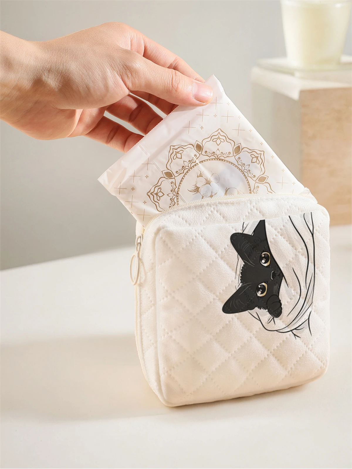 1, tragbare Aufbewahrungstasche für Damenbinden, aus Kätzchenmuster und Diamantnetzmaterial, leichte Taschentuchtasche für Damen – Detail 2