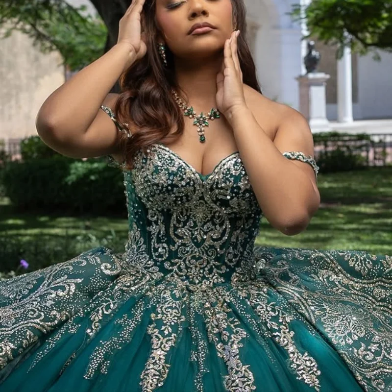 

dark green Quinceanera Dress off-shoulder glitter decal Tull Long tail vestidos de 15 Quinceanera ﻿Customized