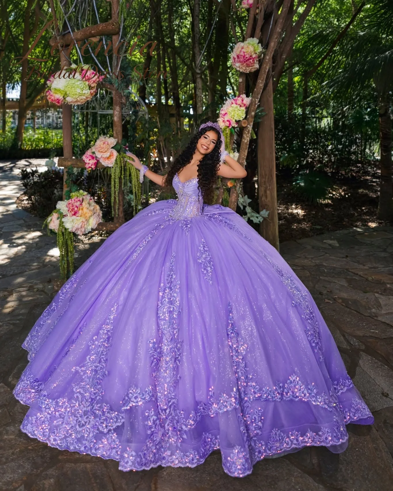 Sweetheart V-Neck Quinceanera Dresses Beaded Lace Appliques Glitter Tulle Floor Length Ball Gowns Customized Vestidos De 15 Años