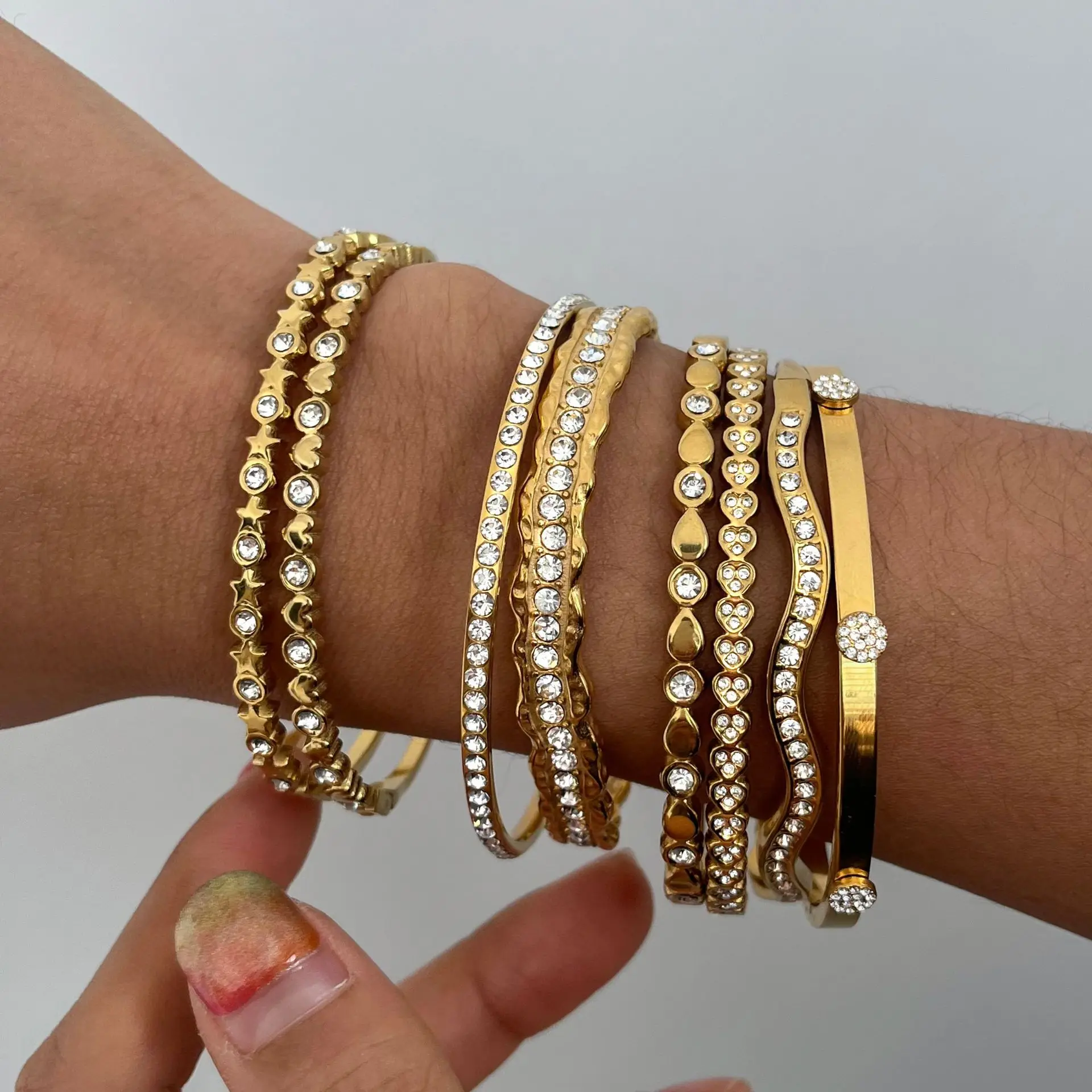 Uworld Delicate Crystal Bangle For Women Minimalist 18K Gold Plated Stainless Steel Bangle Party Wedding Fashion Jewelry Gift