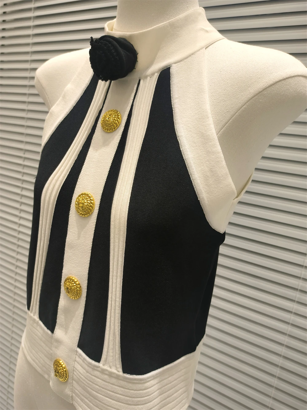 

High-End Edition Parisian Gold Bule Sweet Spicy Sexy Ne Hanging Bla Rose Flower Svel Knitted Top Vest for Women