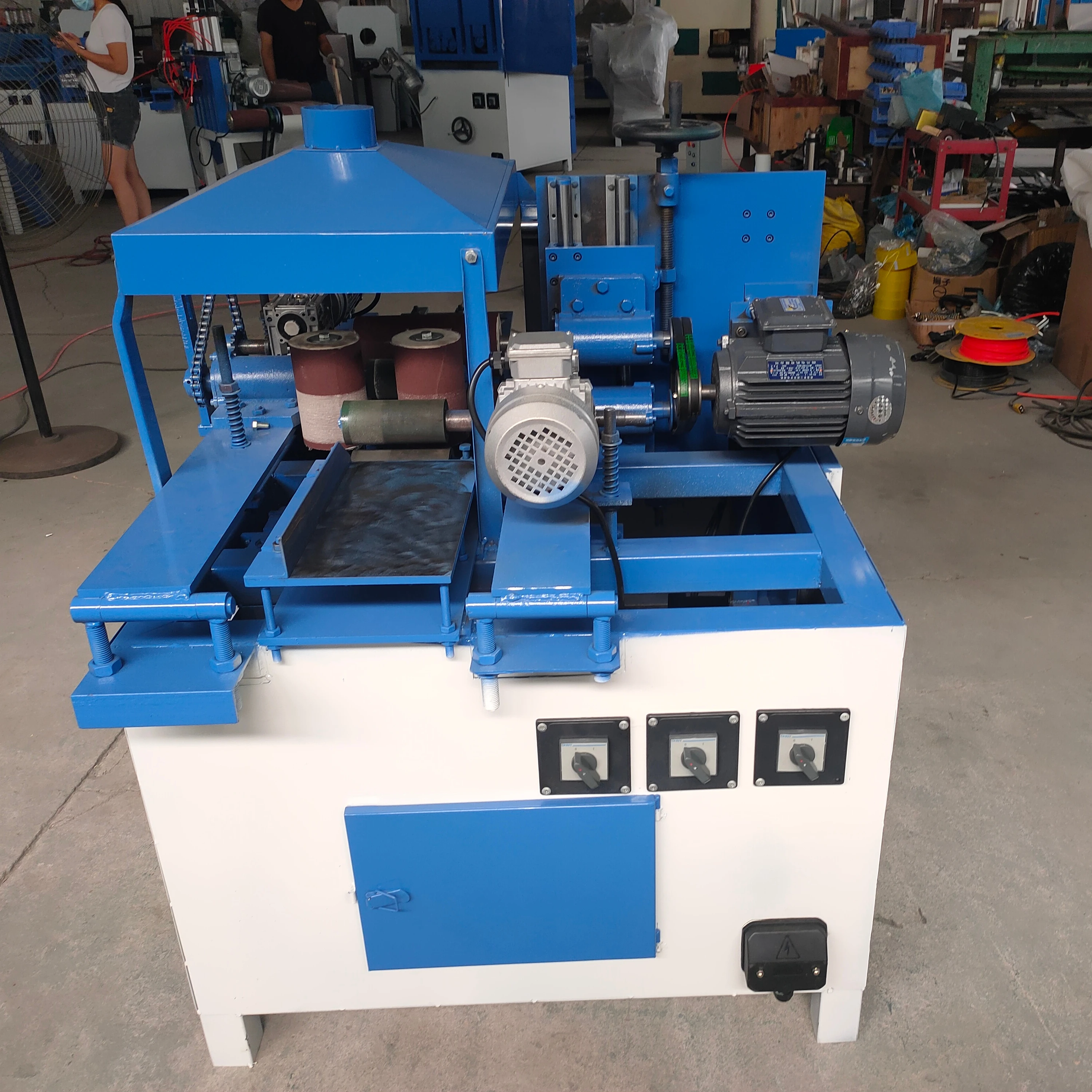 

Четырехсторонний деревообрабатывающий шлифовальный станок Многофункциональный 4-сторонний формовочный и шлифовальный станок Деревообрабатывающий станок