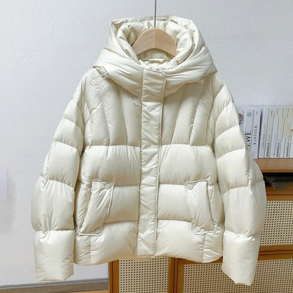 2025 neue Frauen Ultra Licht Warme Mit Kapuze Brot Puffer Unten Jacke Dicke Warme Parkas Lose 90% Weiße Ente Unten feder Mantel