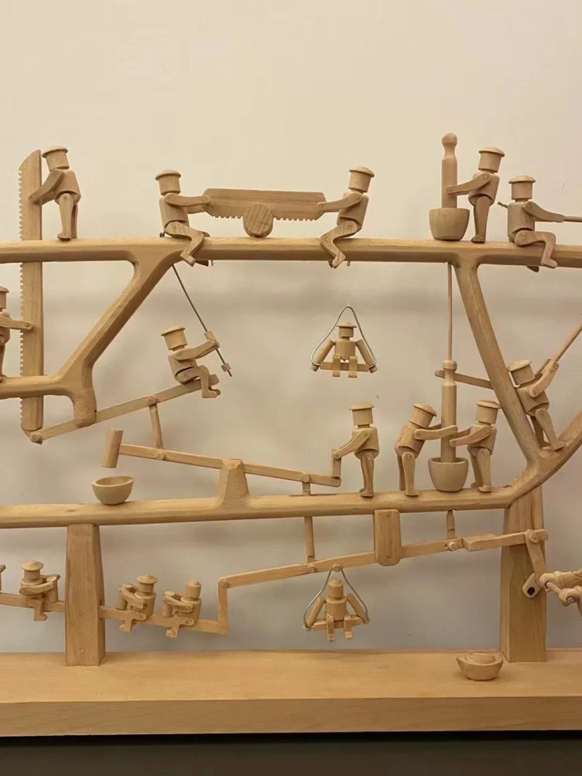 

Hot sales Solid wood puppets, family portrait, mobilization, perpetual motion machine, and gift giving are excellent gifts