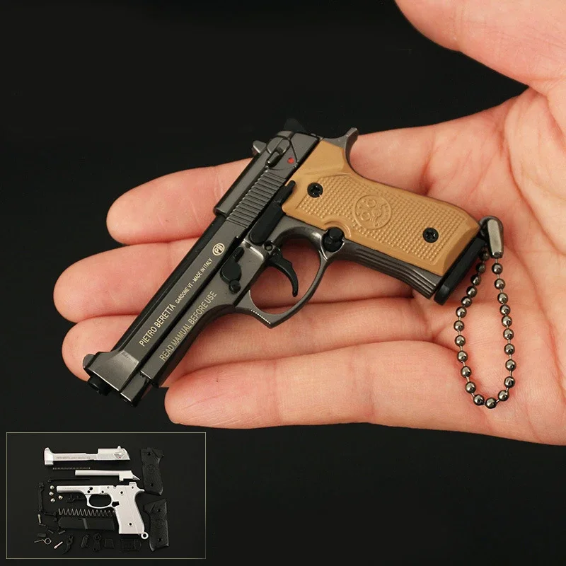 1PC NEW 1: 3 Mini Bereta M92A1 Detachable Toy Keychain Alloy Pistol Pendant Creative Toys