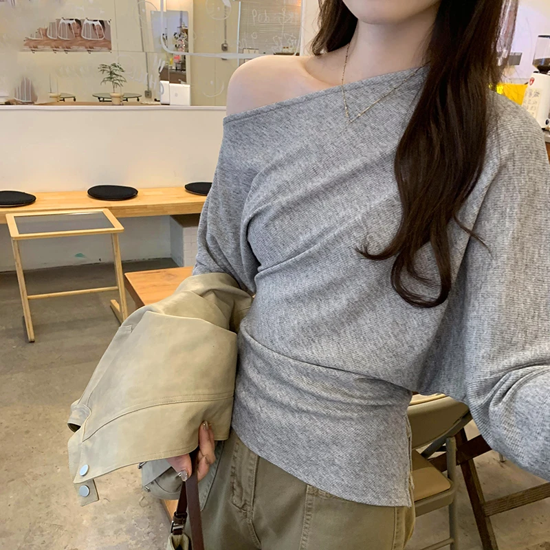 T-shirt da donna bianche con scollo a barchetta primavera estate 2025 Nuova manica lunga coreana divisa casual fondo allentato top in maglia Tee femminile