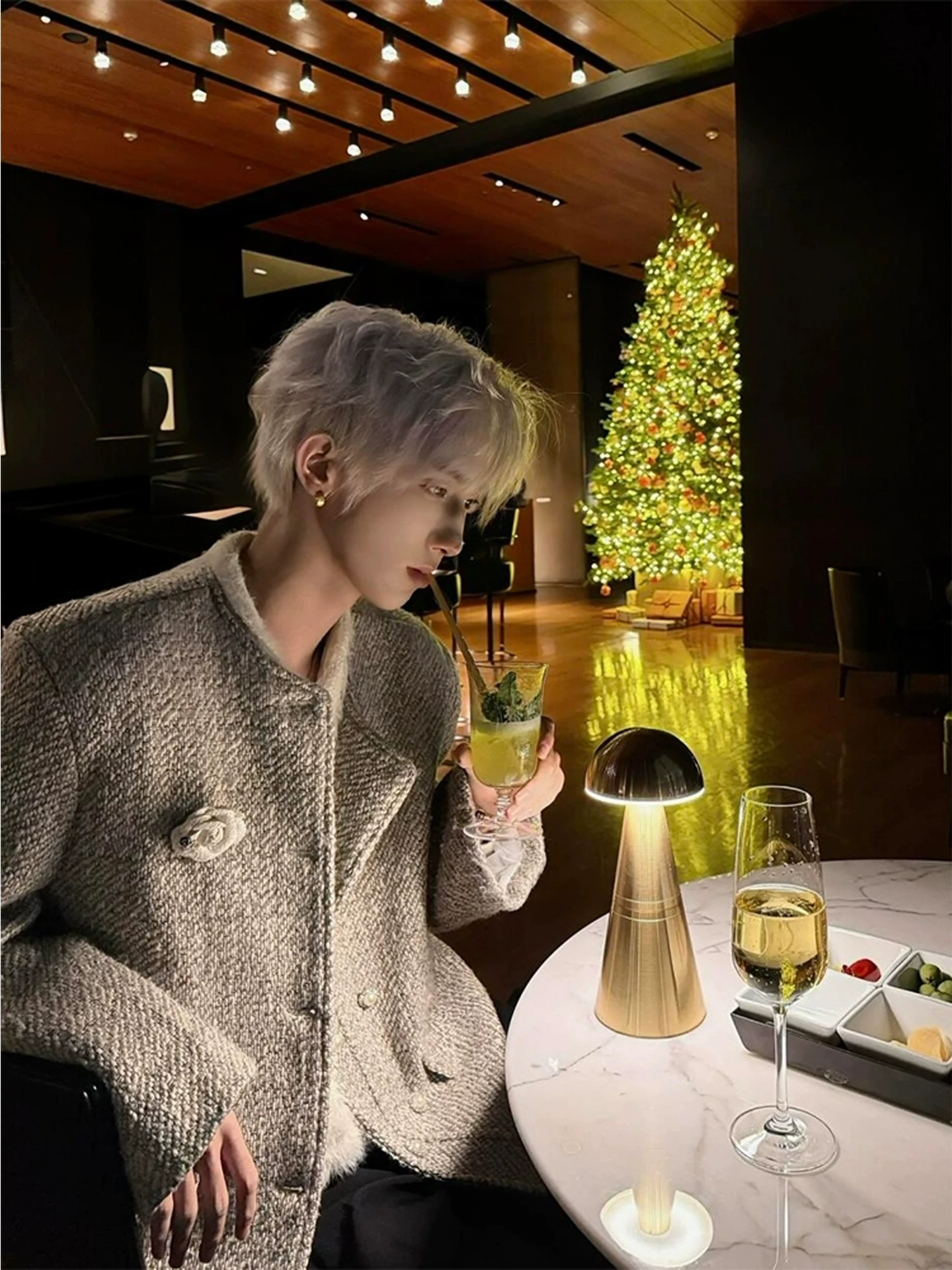 

American Sle Men's oulder Pad Small Fraance Wind Coat Spring Autumn Rose Broche Design High-End Feeling No Collar Jaet