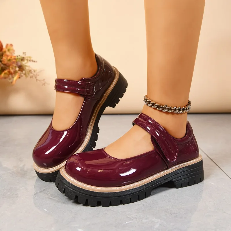 새로운 통기성 미드 힐 얕은 입구 신발 여성용 스퀘어 힐 로퍼 패션 라운드 토 봄 가을 여성용 단화