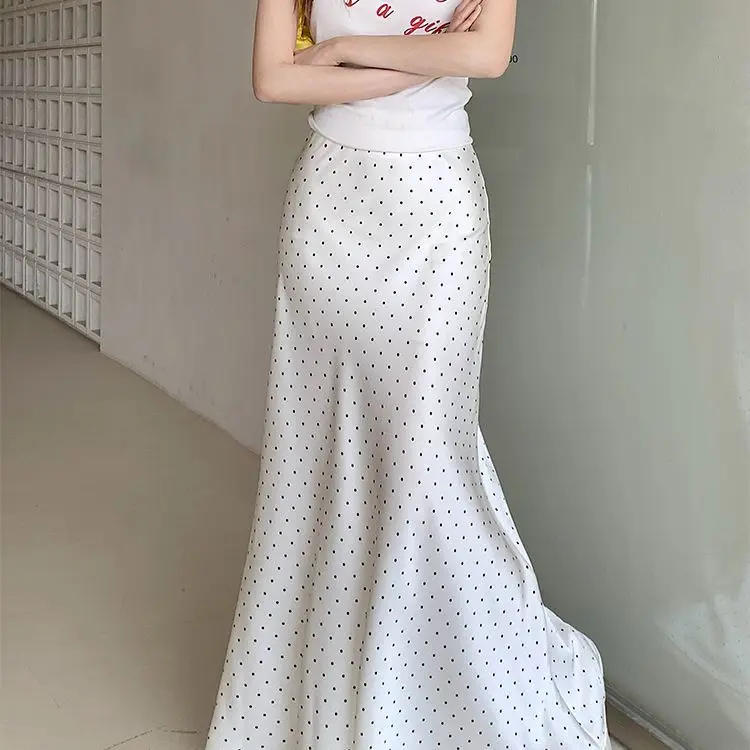 تنورة نسائية من الساتان الفرنسي المنقط لربيع وصيف 2025 تنورة طويلة جديدة عالية الخصر من الأسيتات النحيفة ذات ثنيات ذيل السمكة