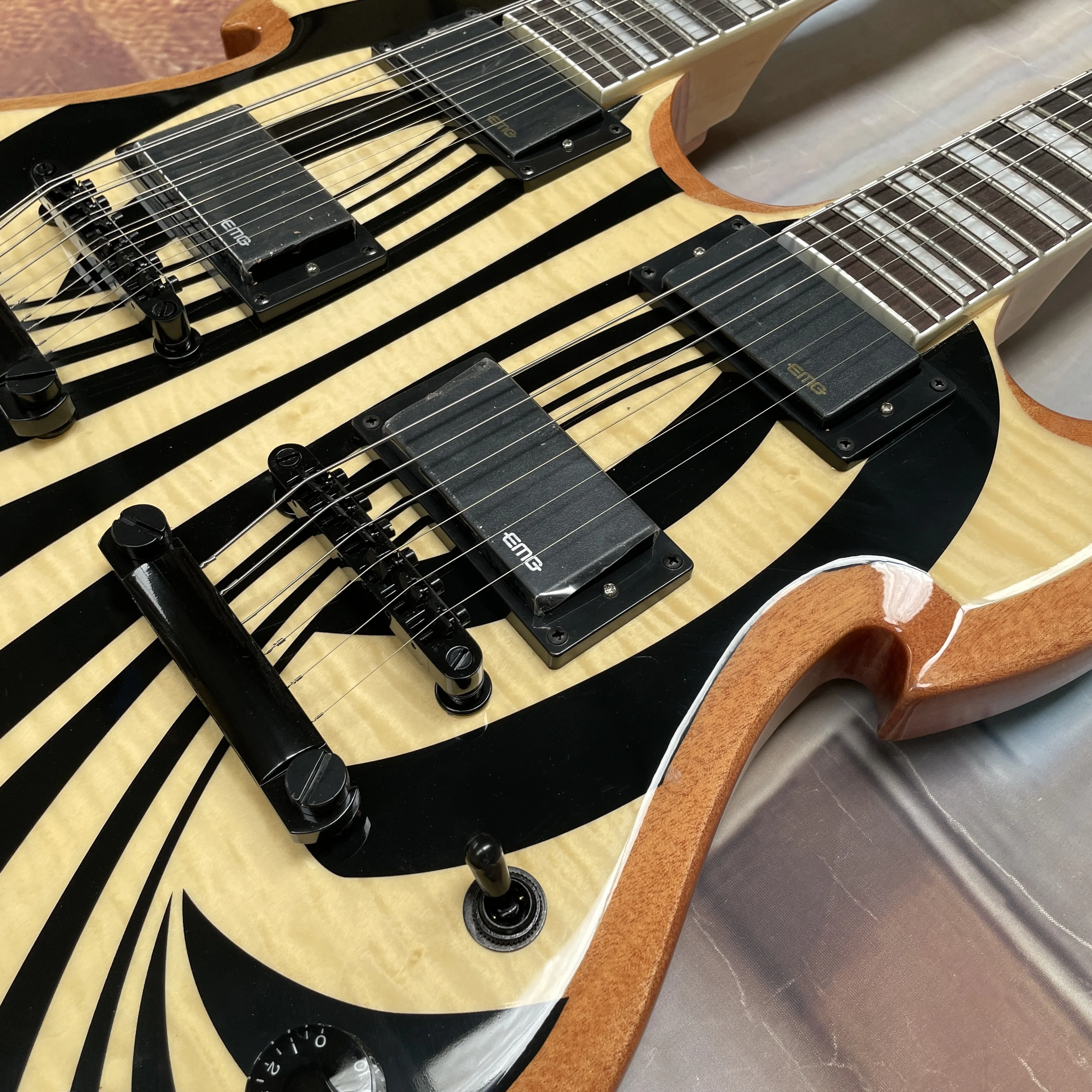 Yellow and black swirl double-neck electricguitar,solid wood binding,multi-knob volume control guitars,stylish practicalguitarra