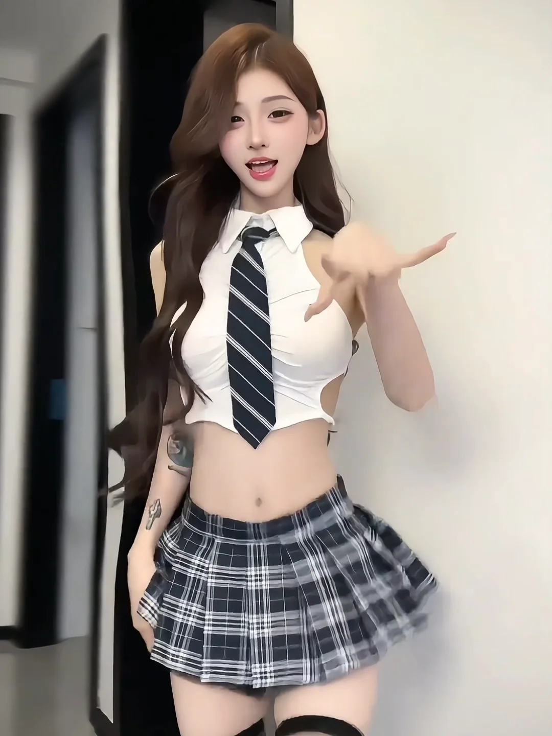 

Sexy Retro Hot Girl White Collar Vest Top Summer Pure Desire A-Line Plaid Pleated Skirt Two-Piece Set Women's Fashion