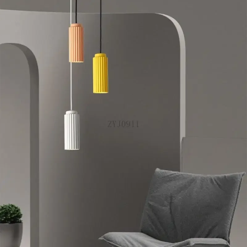 *الشمال الحد الأدنى مصباح معلق الحديد الملونة ثريا صغيرة السرير ضوء بار غرفة الطعام داخلي Droplight ديكور قلادة ضوء
