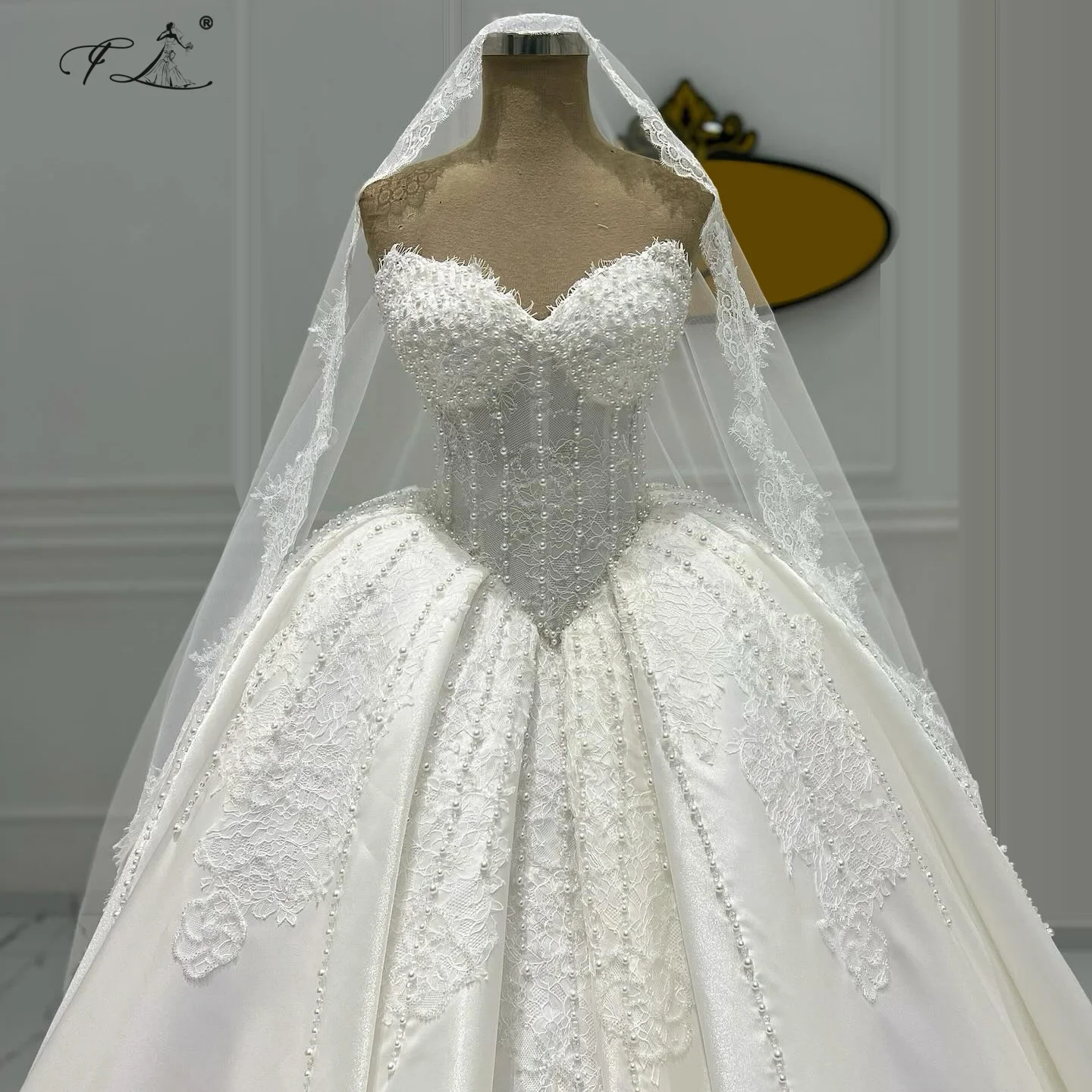 Lace Embroidered Wedding Dress Train Pearl Embellishments Satin Wedding Dress Large Dress Classic White Wedding Dress Vintage