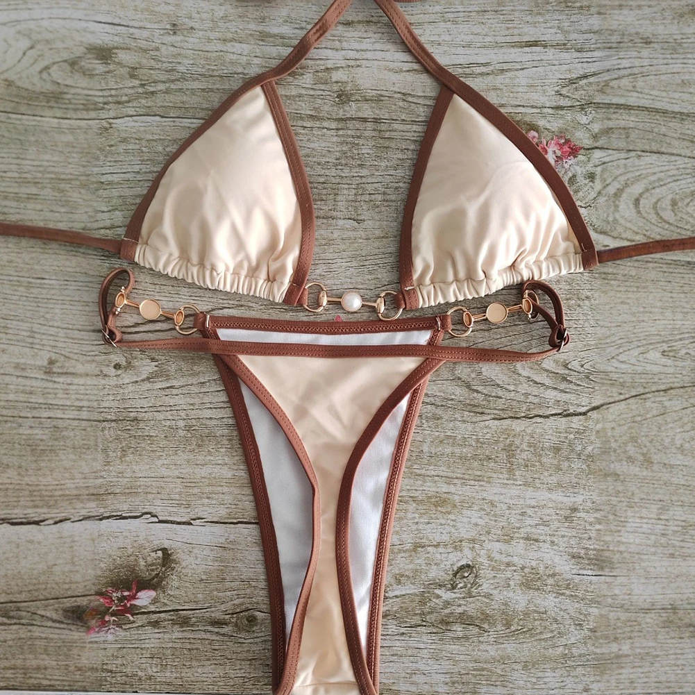 Unieke bikiniset voor dames met driehoekige top en modieuze metalen ringdetails, ideaal voor zomeravonturen