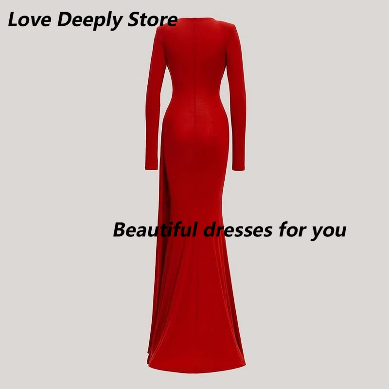 فستان سهرة رسمي مخصص بأكمام طويلة حورية البحر ورقبة دائرية باللون الأحمر من الجيرسيه بطول الأرض وطيات وسحاب خلفي للمشاهير