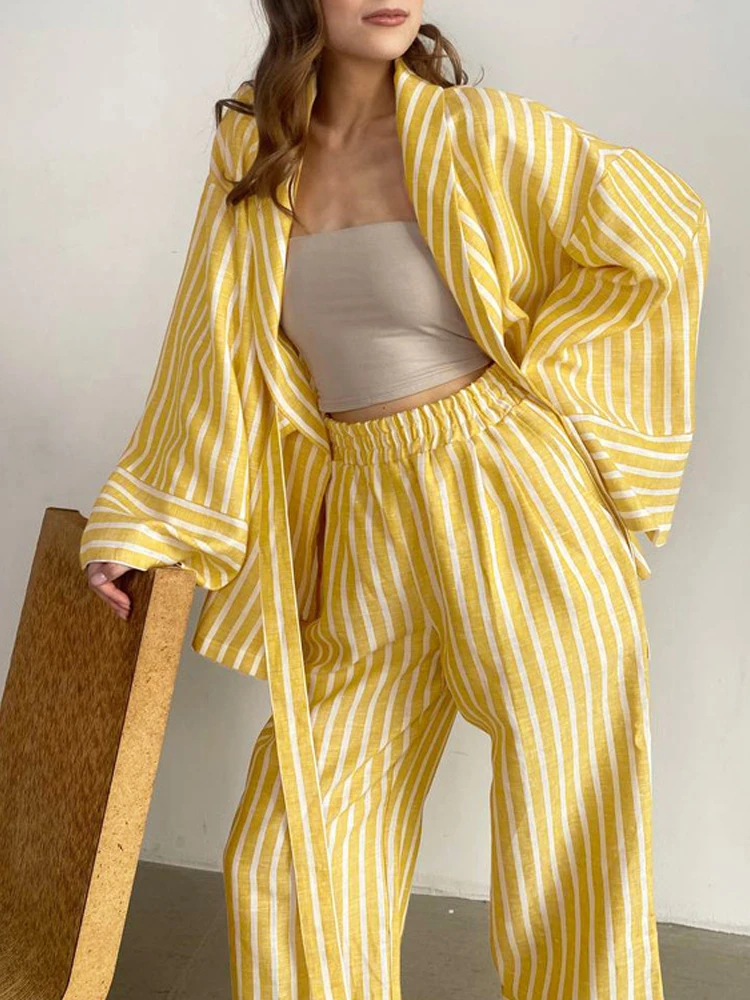 Traje de casa a rayas amarillas para mujer, conjunto de Pantalones anchos de cintura alta, camisas de manga larga a la moda, pijamas de dos piezas