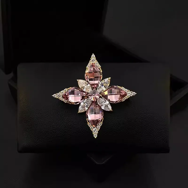 

Elegant Star Brooch for Women Suit High-End Purple Clover Flower Collar Pin Clothing Accessories Corsage Rhinestone Jewelry 5877