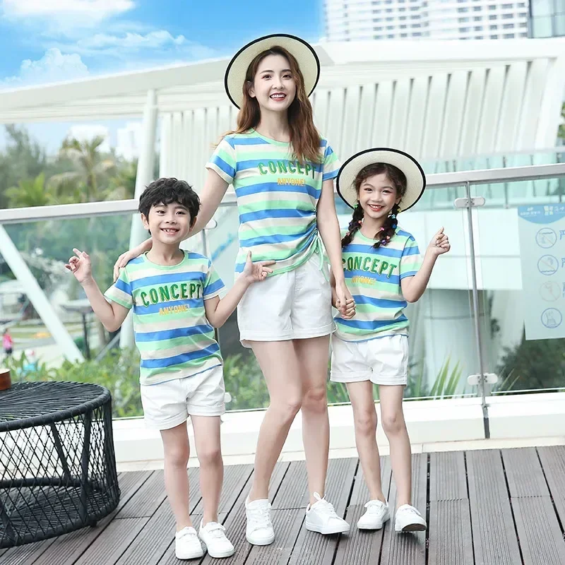

2025 Family Parent-child Matching Clothing MotherCotton Tee Shirts Summer Father and Daughter Son Tops and Shorts Sets Matching