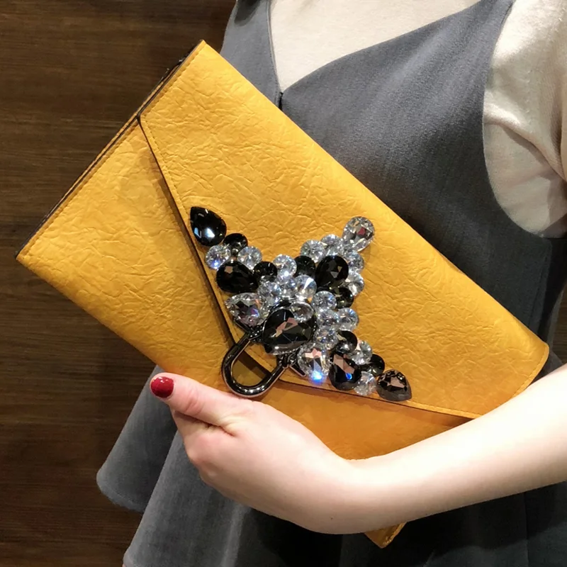 

2025 new Korean version clutch bag is fashionable, versatile and elegant. It is a single-shoulder crossbody women's bag