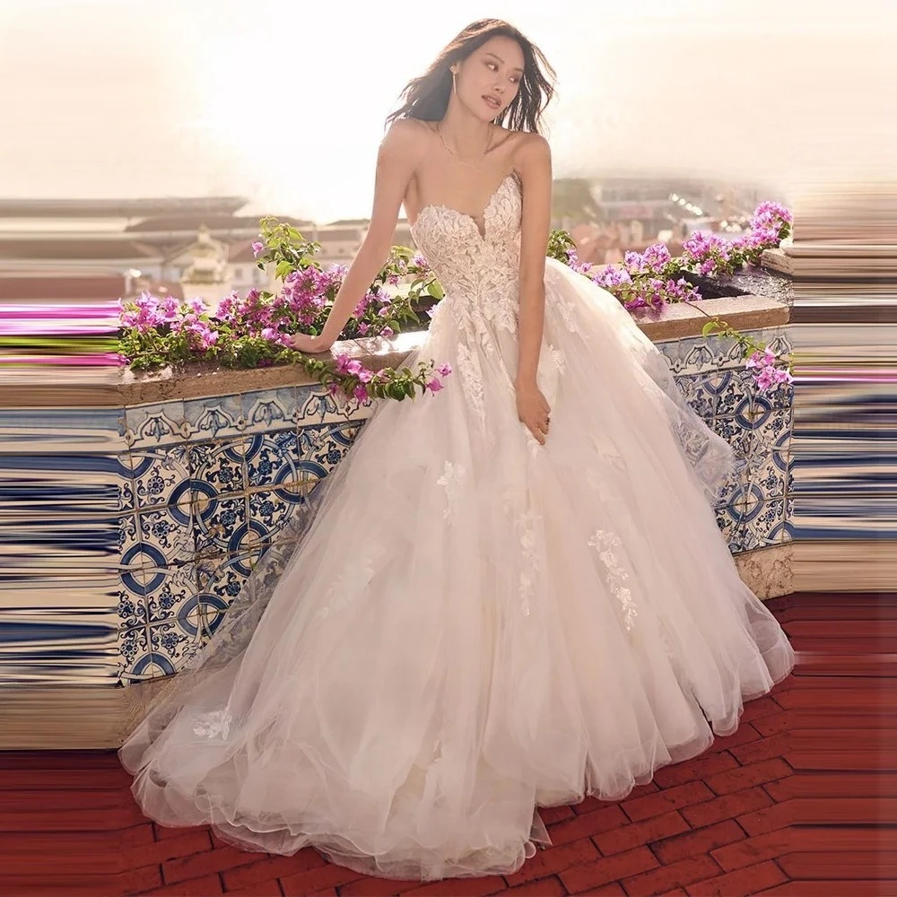 Customized Beach Strapless Sweetheart Neck A-line Wedding Dresses Lace Sequins Appliques Tull Pleated Button Back Bridal Gowns
