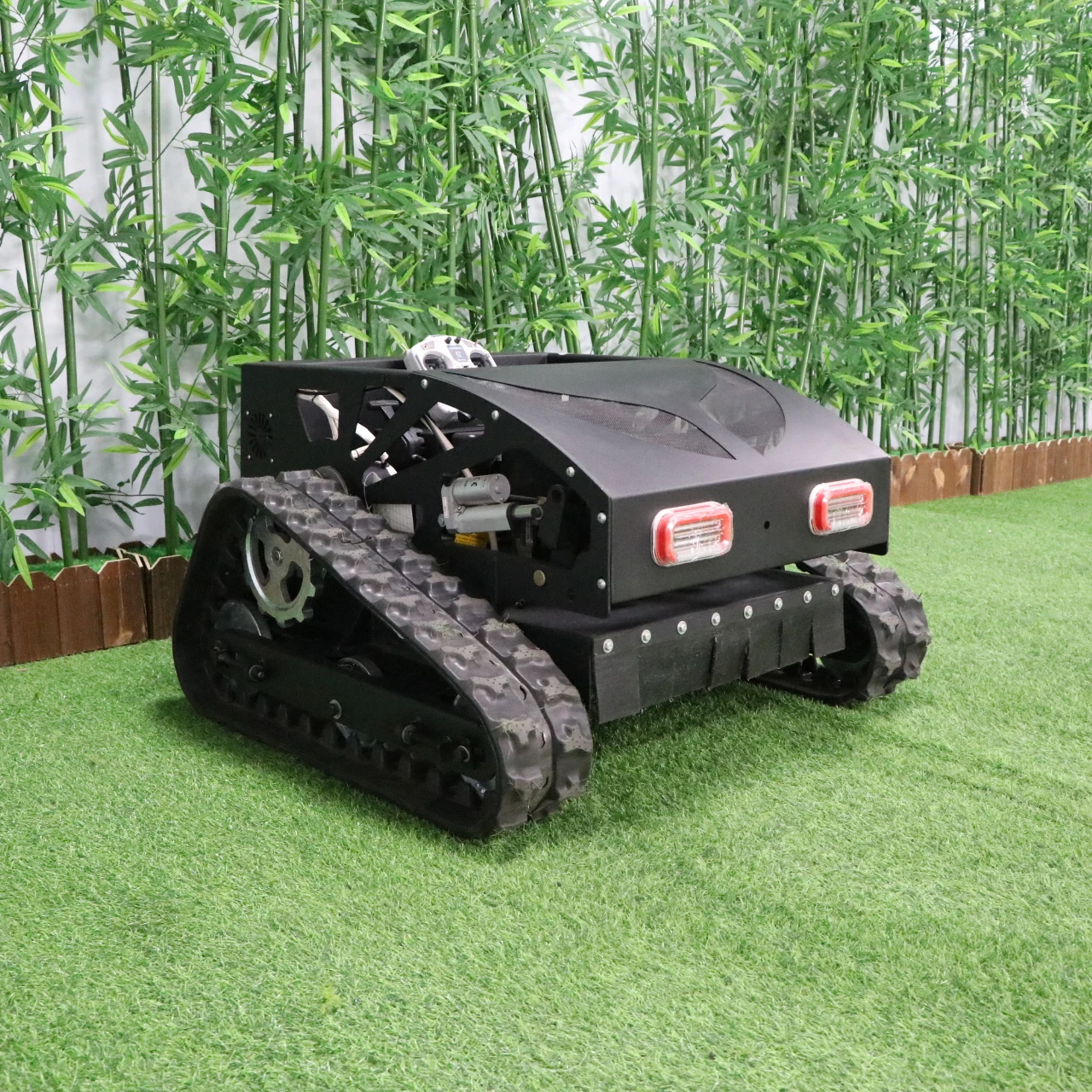 Customized lawn mower, large-scale lawn mower, agricultural lawn mower, all terrain operation, slope lawn mower