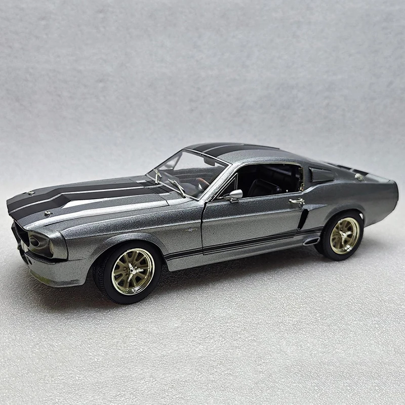 Green light 1:18 1967 Custom Mustang +small gift