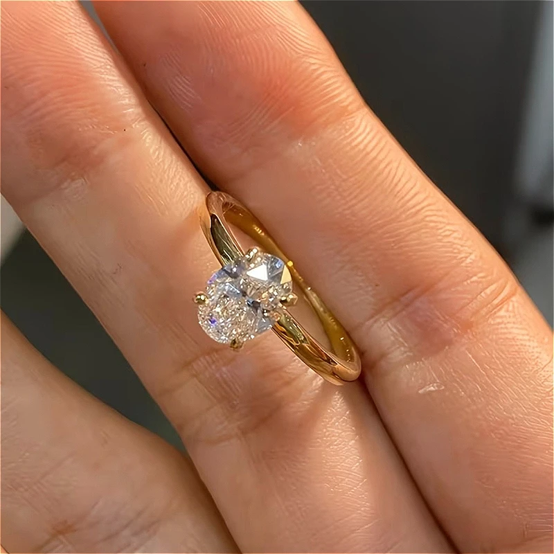 925er-Silberring mit einem 2-Karat-Oval-Moissanit; Geeignet für den täglichen Gebrauch, Hochzeiten, Bankette und Feiern. – Detail 5