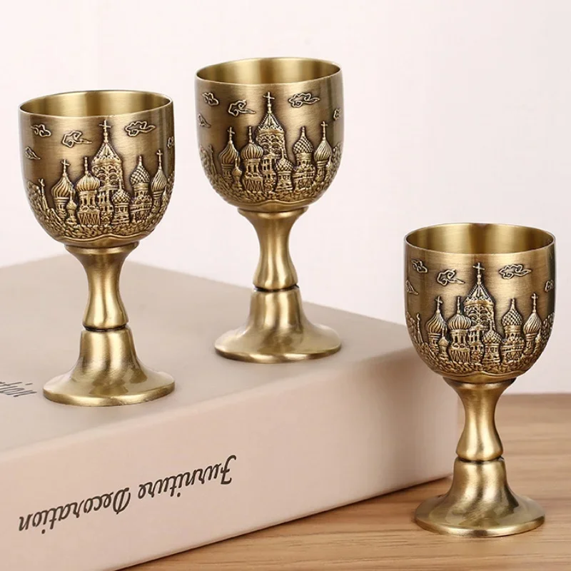 

Mini Shot Spirits Glass, винтажный рельефный замок из сплава, портативный стакан для водки в европейском стиле, подарочный сувенир для путешествий, 1 шт.