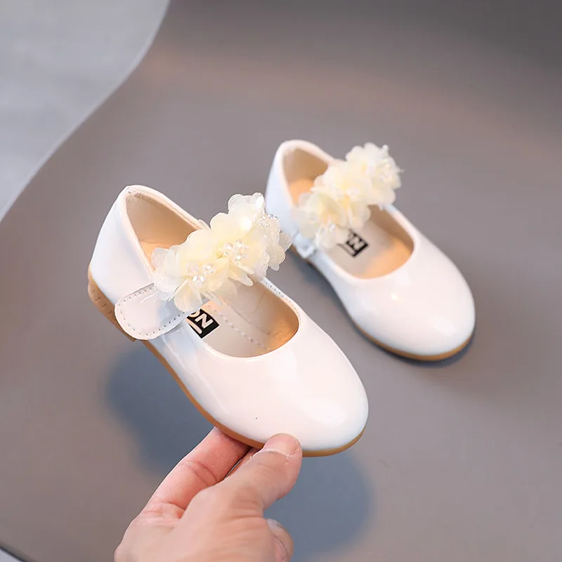 

Повседневная кожаная обувь принцессы для девочек, весна-лето 2023, детские сандалии со стразами и цветами для маленьких девочек, черная обувь для выступлений