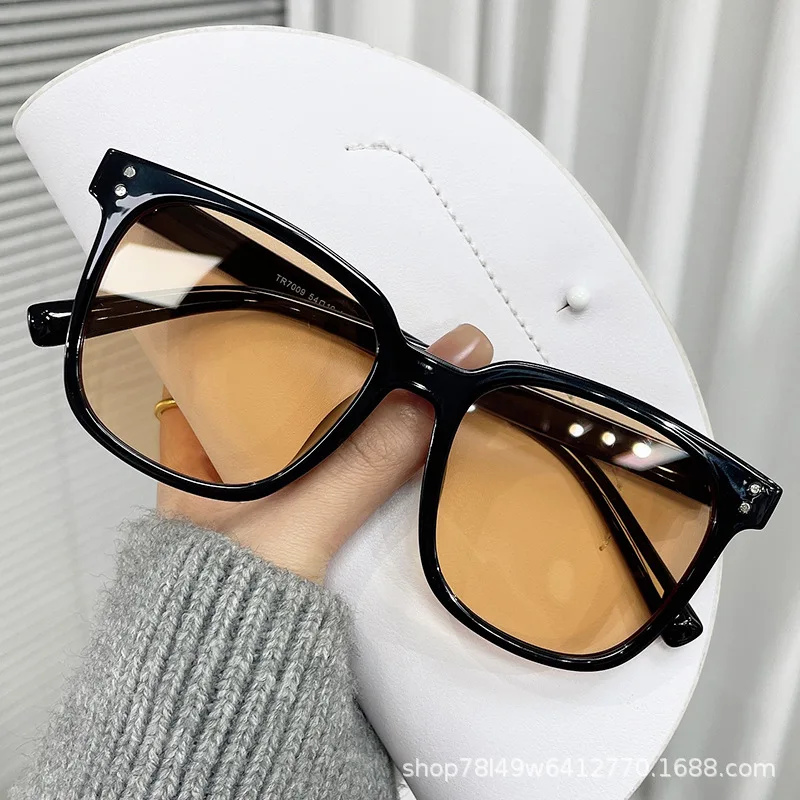 DOISYER New TR90 online celebrity small popular Tiktok live broadcast popular ins style tea lens sunglasses wholesale for women