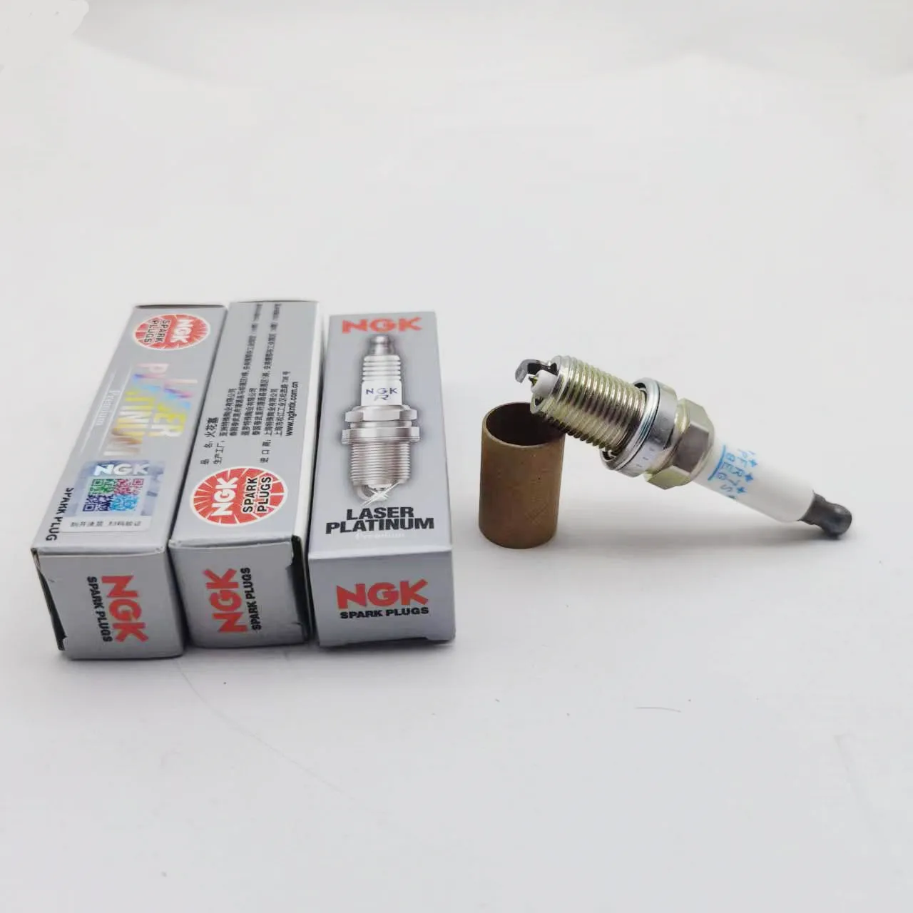 4pcs Original Platinum Spark Plug PFR7S8EG 1675 Suitable For Golf VI SCIROCCO TIGUAN PASSAT CC B6 OEM 06H905601A 101905631H