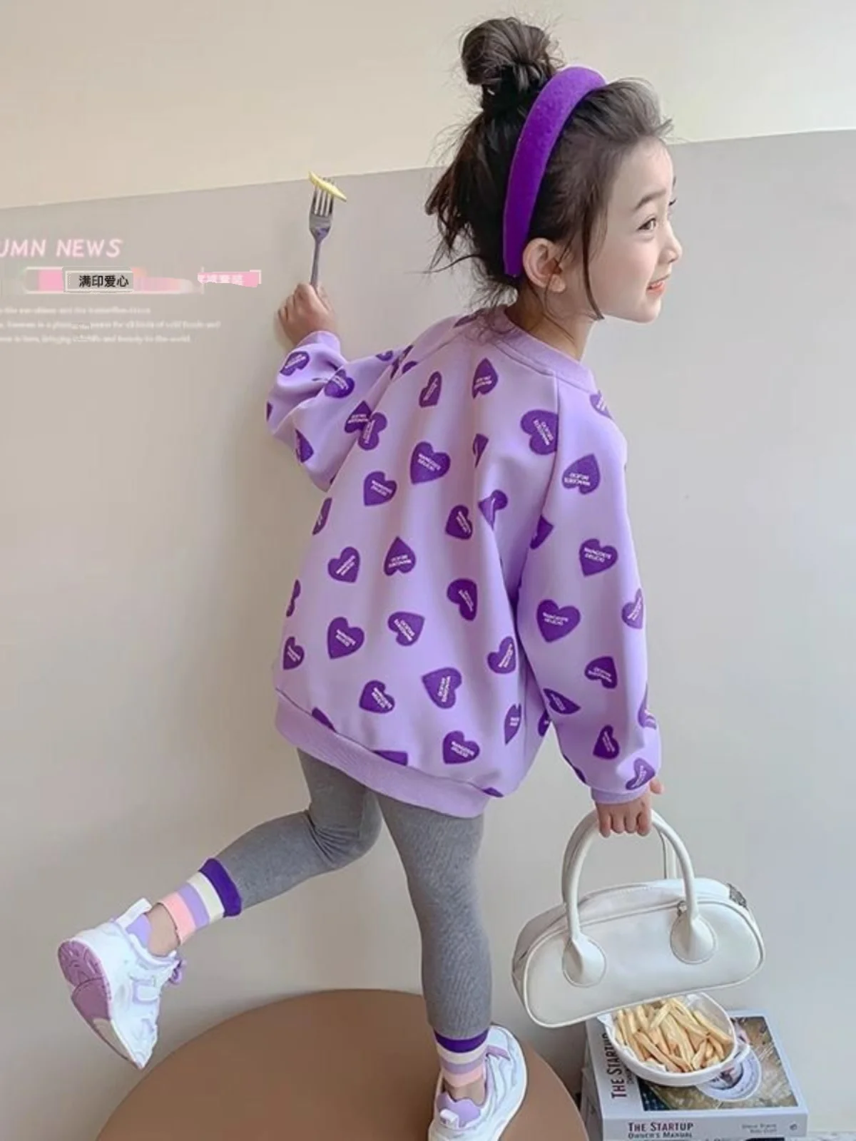 Girls' Sweet Heart-Print Sweatshirt Autumn Outfit, Cute Korean-Style New Autumn Long-Sleeve Top for Toddlers and Kids