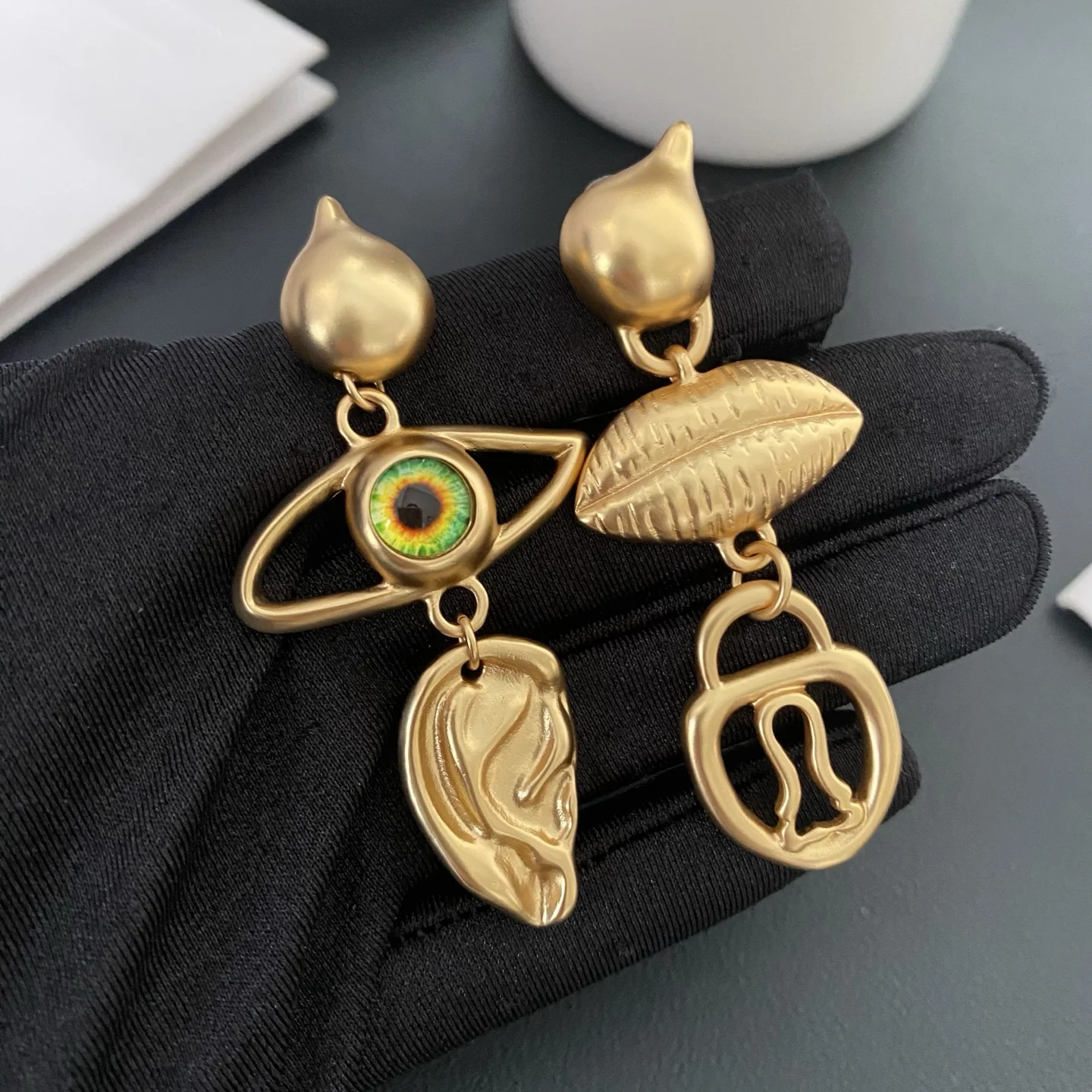 

Europe Facial Features Luxury Gold Earrings Women Vintage Jewelry Party Trend