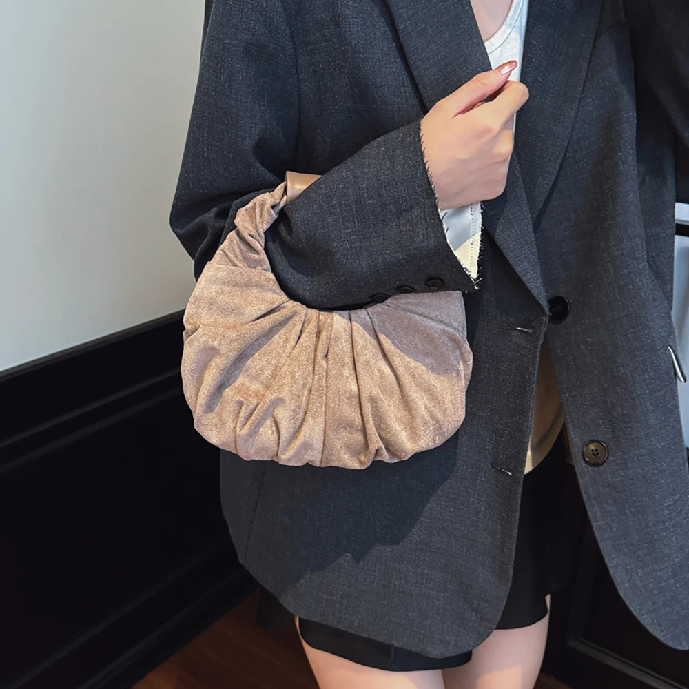 حقائب يد نسائية أنيقة ذات ثنيات على الطراز الكوري بسيطة بلون سادة وإبزيم متعدد الاستخدامات حقيبة تسوق يومية للتنقل باليد