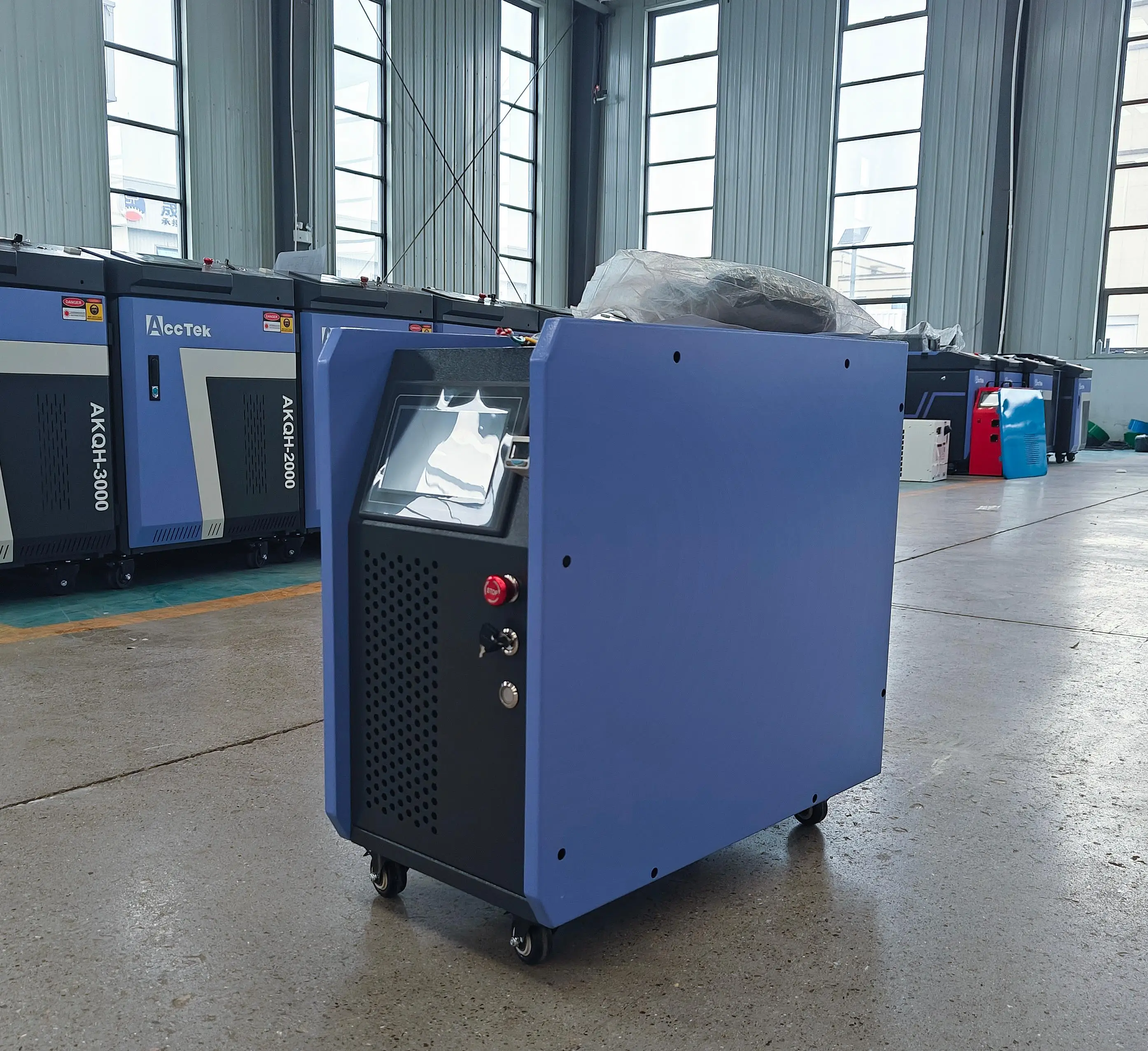 

Новая портативная импульсная лазерная машина для очистки поверхностей от ржавчины, 100 Вт, 200 Вт, 300 Вт, лазерный очиститель