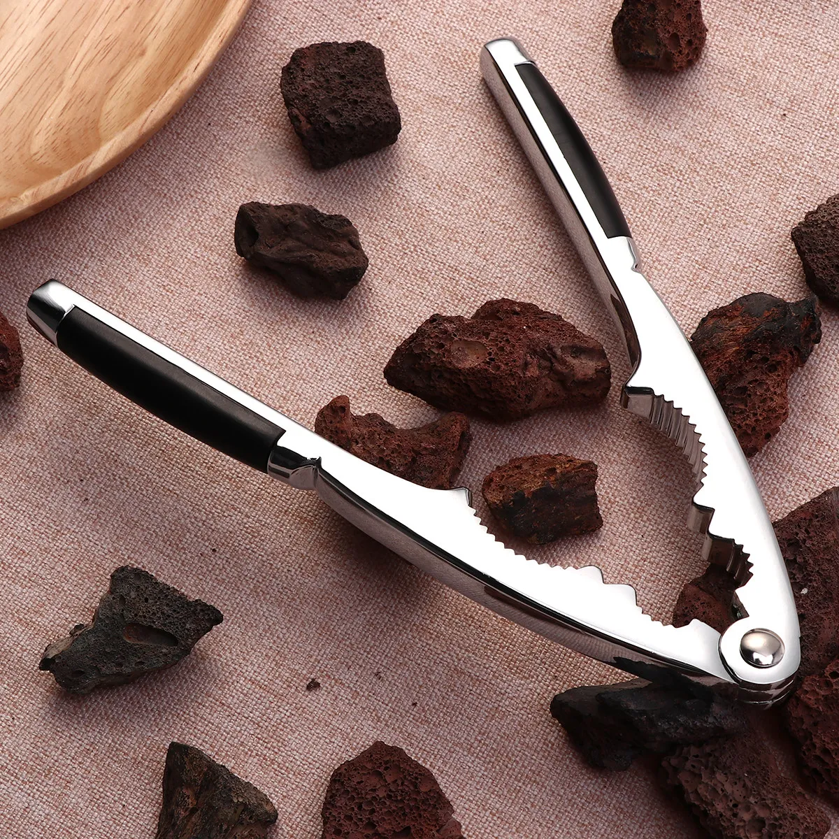 Multifunctional Nut Crackers Zinc Alloy Heavy Duty Walnut Opener Ergonomic Handle Nut Sheller for Walnuts Pecans Almonds