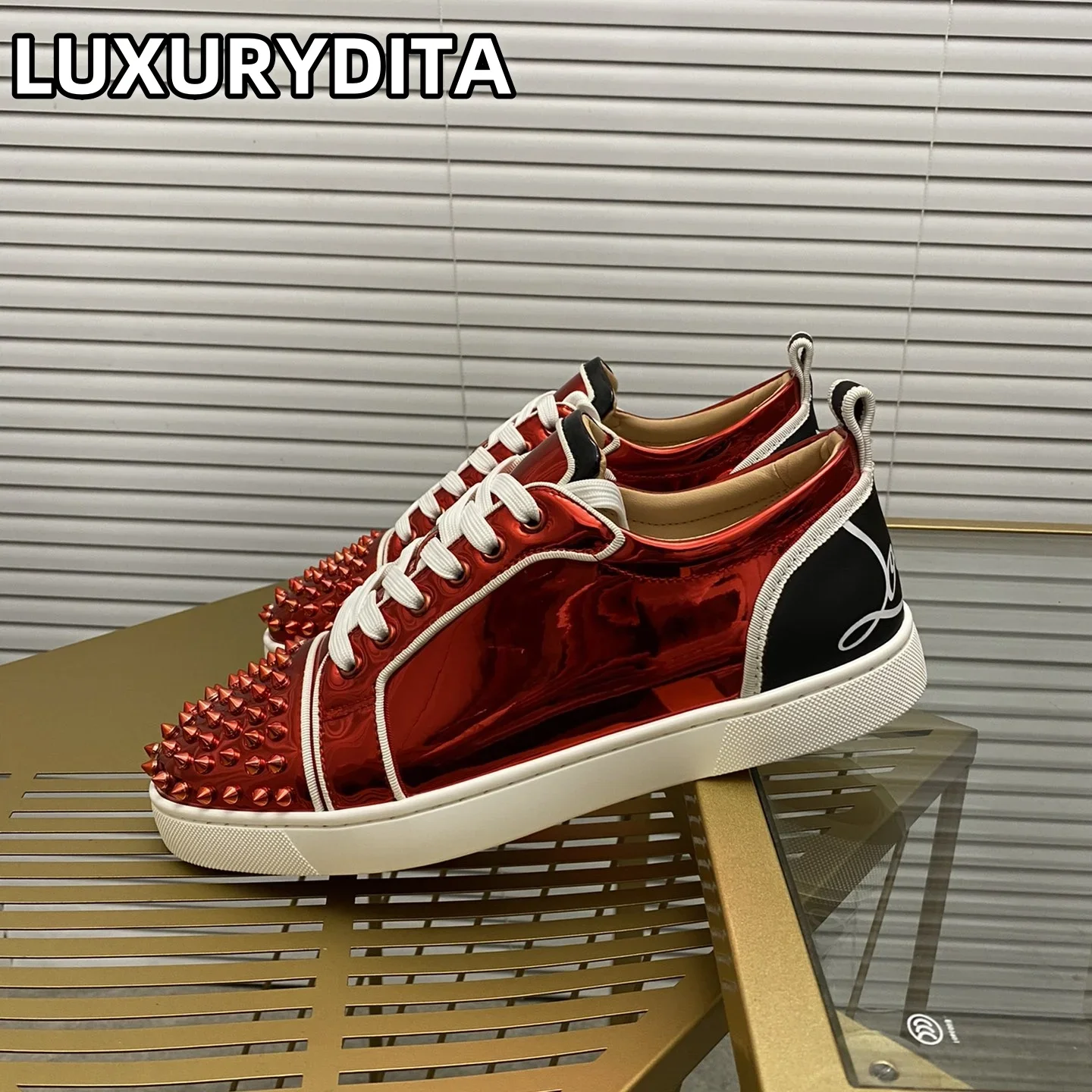 

Top Quality Womens Trendy Casual Tennis Shoes Luxury Mens Real Leather Sneakers 35-48 Designr Rivet Red Sole Lovers Shoes M0124