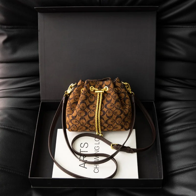 

Classic Elegant Women's Shoulder Bag Crafted from Premium Leather with Luxury Brand Touch and Famous Designer Style