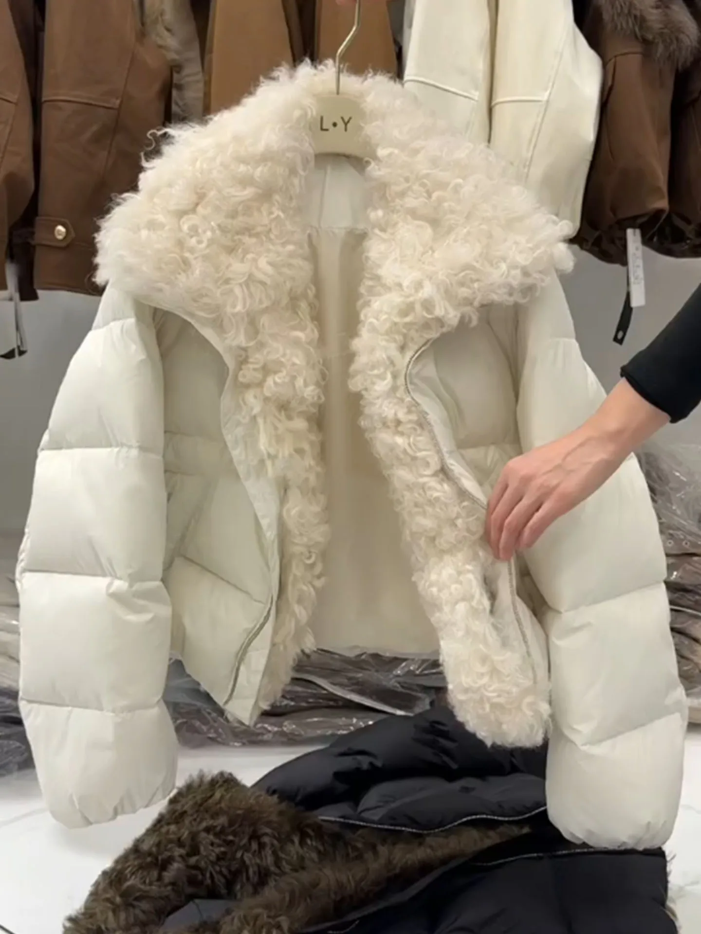 

Korean Sle Women's ort Thiened Warm down Jaet Large Fur Collar Winter New Arrival Faion Outerwear White Du down