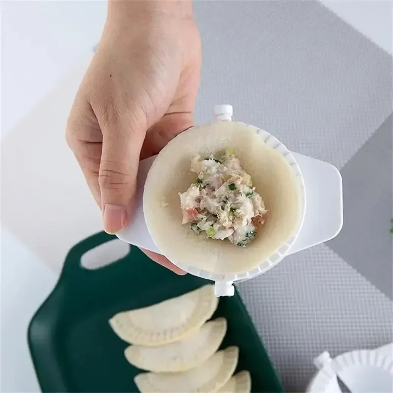 Plastic Dumplings Maker Mold Hand Dough Press Dumpling Clip Lazy DIY Ravioli Pie Maker Jiaozi Making Gadget Kitchen Pastry Tools