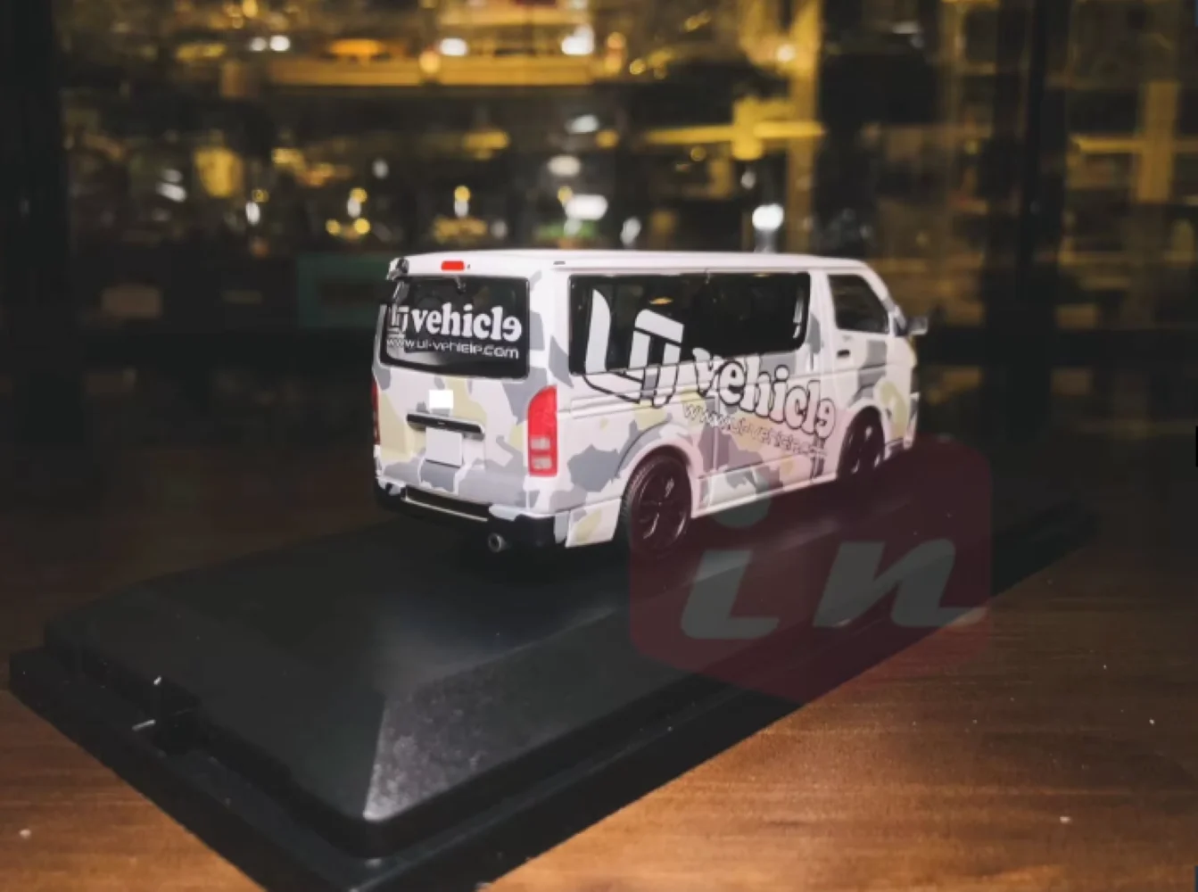 Model1 1:43  Hiace  Hong Kong  White  Modified Diecast Model Car Collection Limited Edition Hobby Toys