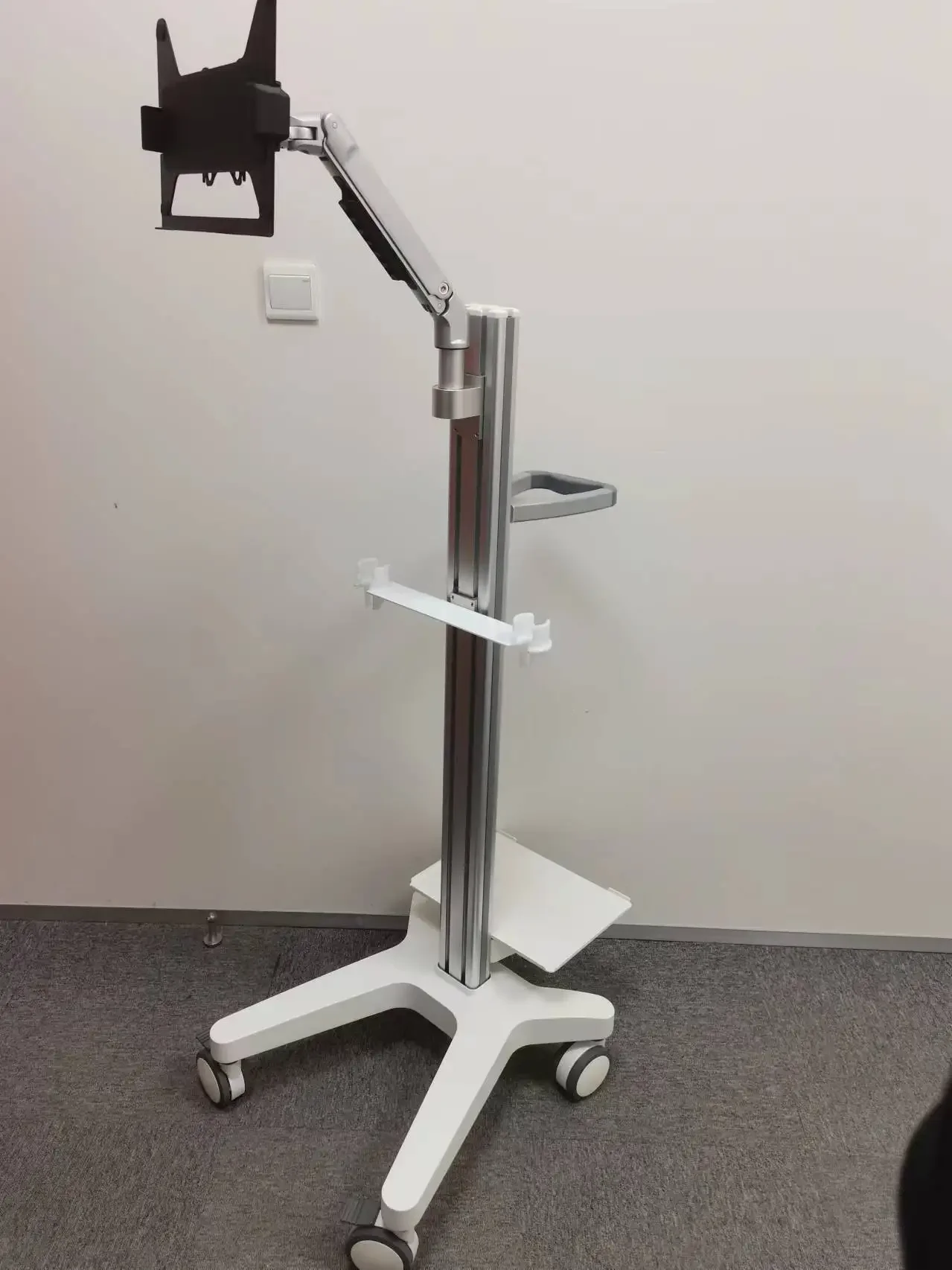 por   ipad stand flexible laptop trolley ipad    trolley medical ipad trolley