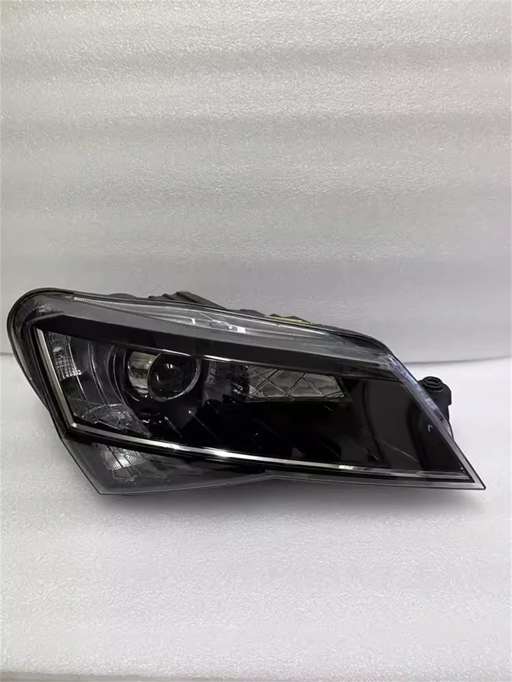 Car front lamp Headlight Assembly for 16-18 Skoda superb DRL daytime running Light turn signal