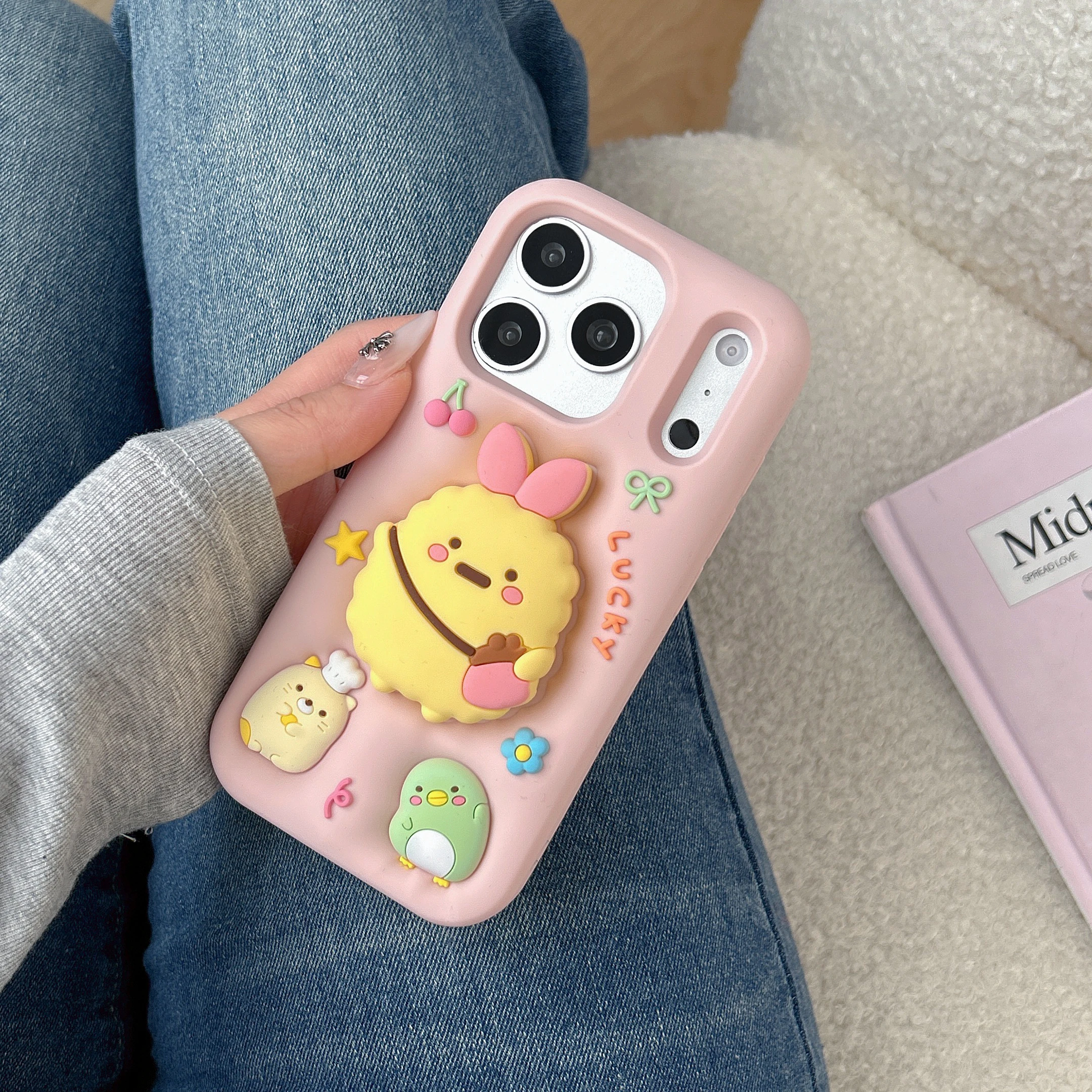 Niedliche 3D-Cartoon Sumikko Gurashi Küken-Hülle aus weichem Silikon mit Ständer für iPhone 17 16 15 14 13 12 Pro Max – Detail 4