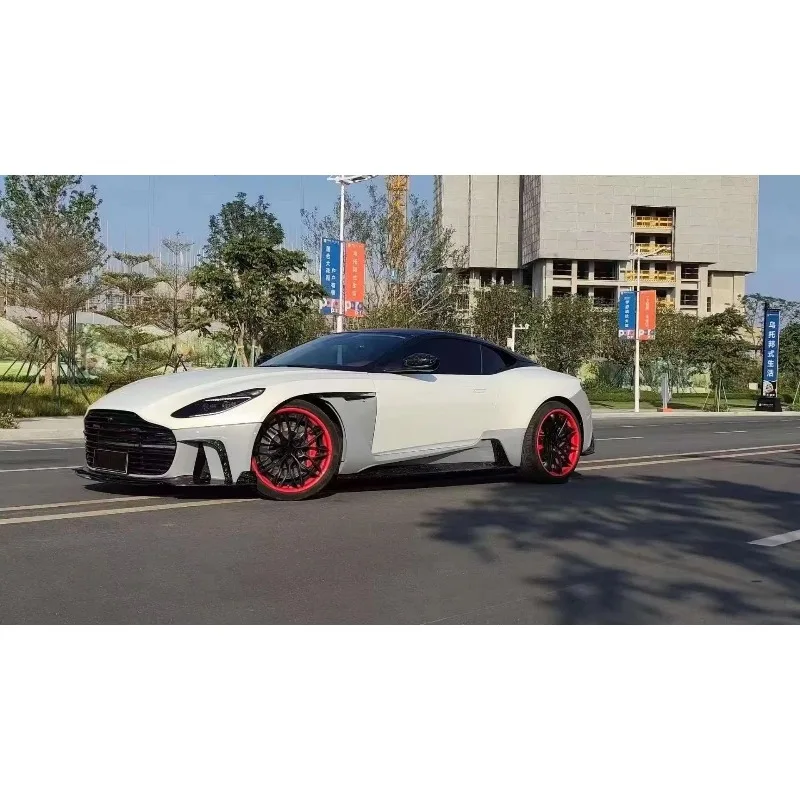 Aston Martin DB11 MSY Stijl Bodykit - Lichtgewicht koolstofvezel motorkap detail